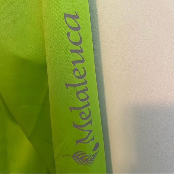 Melaleuca gorgeous lime green reflective jacket. Clean - Picture 6 of 6